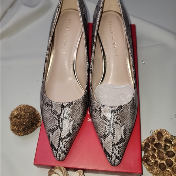 Heel - Picture 2 of 5